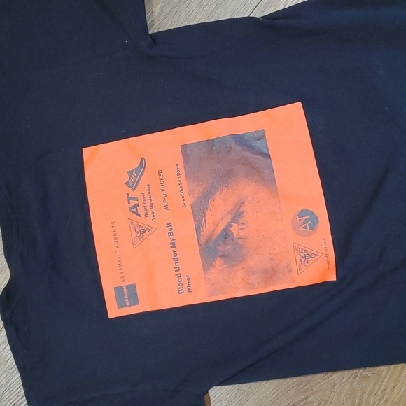 HANES  tshirt.      #3628 - Picture 1 of 5